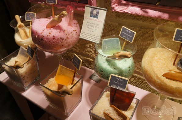 Dois lugares fantásticos na Place de la Comédie, Montpellier Bain de Gourmandises 04 596x395 Dois lugares fantásticos na Place de la Comédie, Montpellier