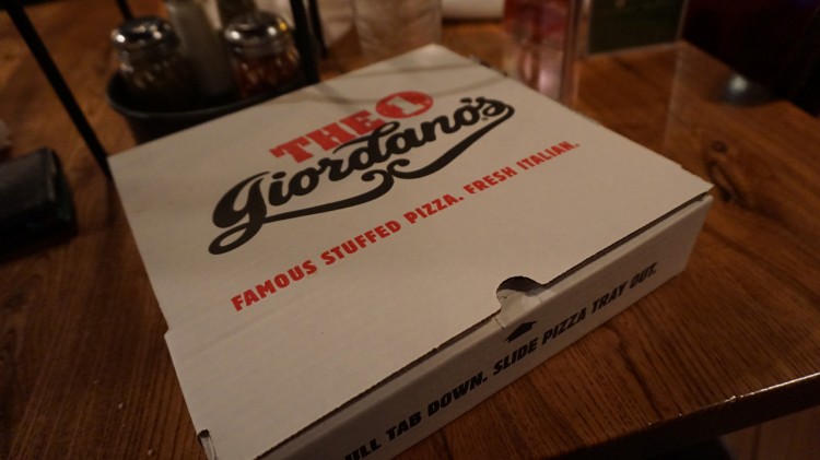 Chicago-Giordanos-Pizza-03