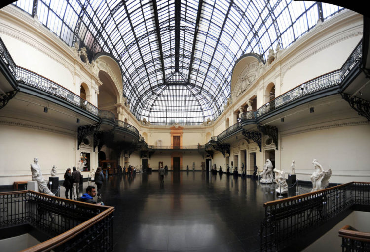 Museu Nacional de Bellas Artes no centro de Santiago