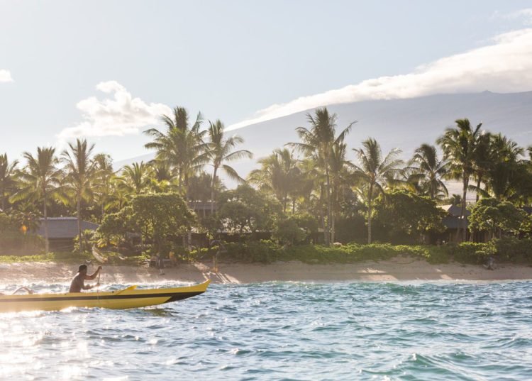 Curiosidades sobre o Hawaii: canoagem em Uluweuweu Bay, Big Island