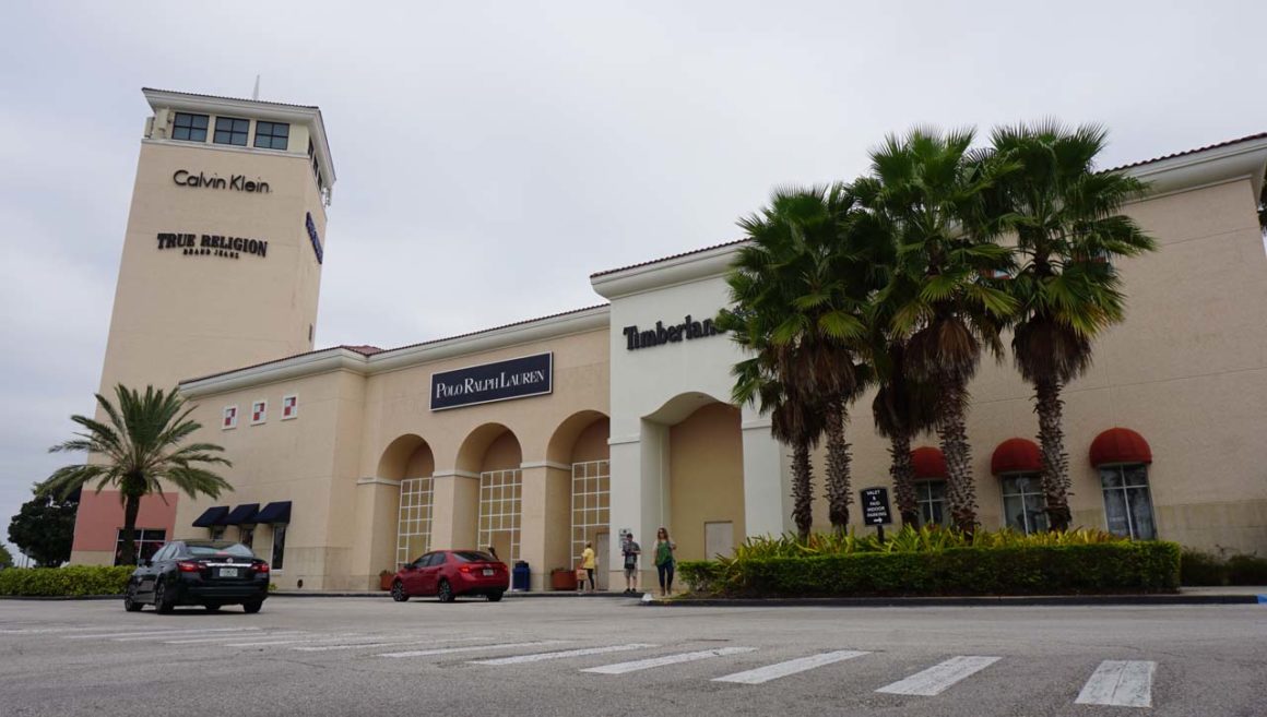 Florida, Orlando International Premium Outlets, Forever 21 face