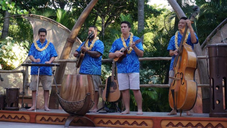 Ka Wa'a: o luau do Aulani