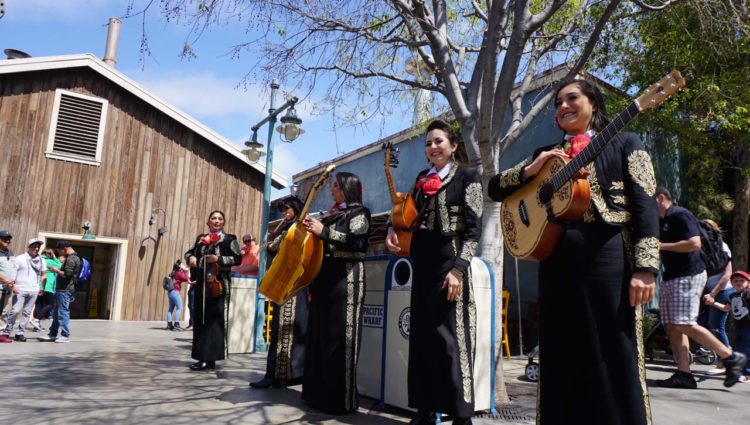 Mariachi Divas no Pacific Wharf