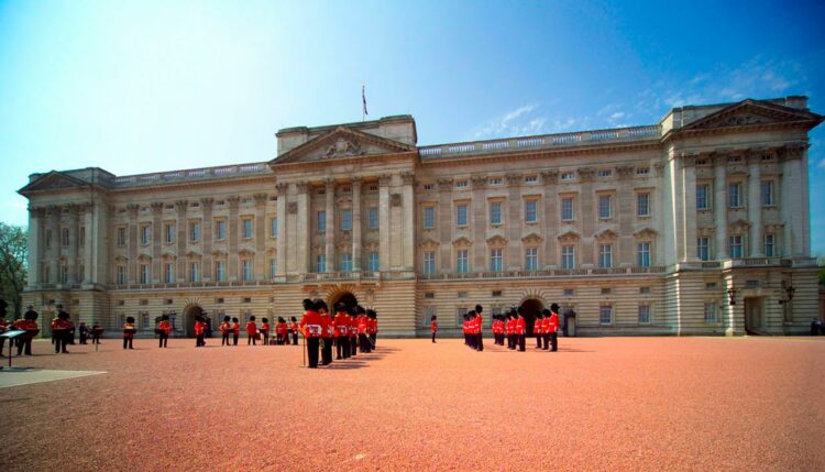 Buckingham Palace por Visit Britain. Todos os direitos reservados