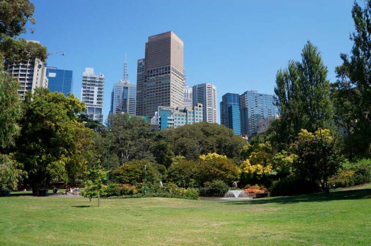 Fitzroy Gardens, um dos mais famosos pontos turísticos de Melbourne