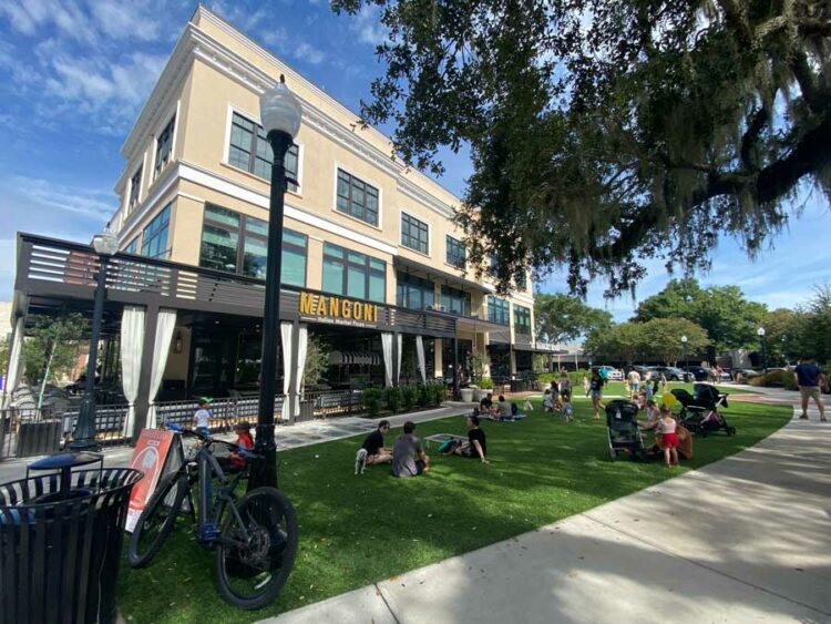 Restaurantes ao lado do Farmers Market de Winter Garden